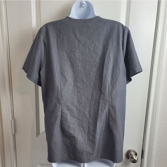 FIGS Technical Collection Vneck Top - Picture 5 of 6